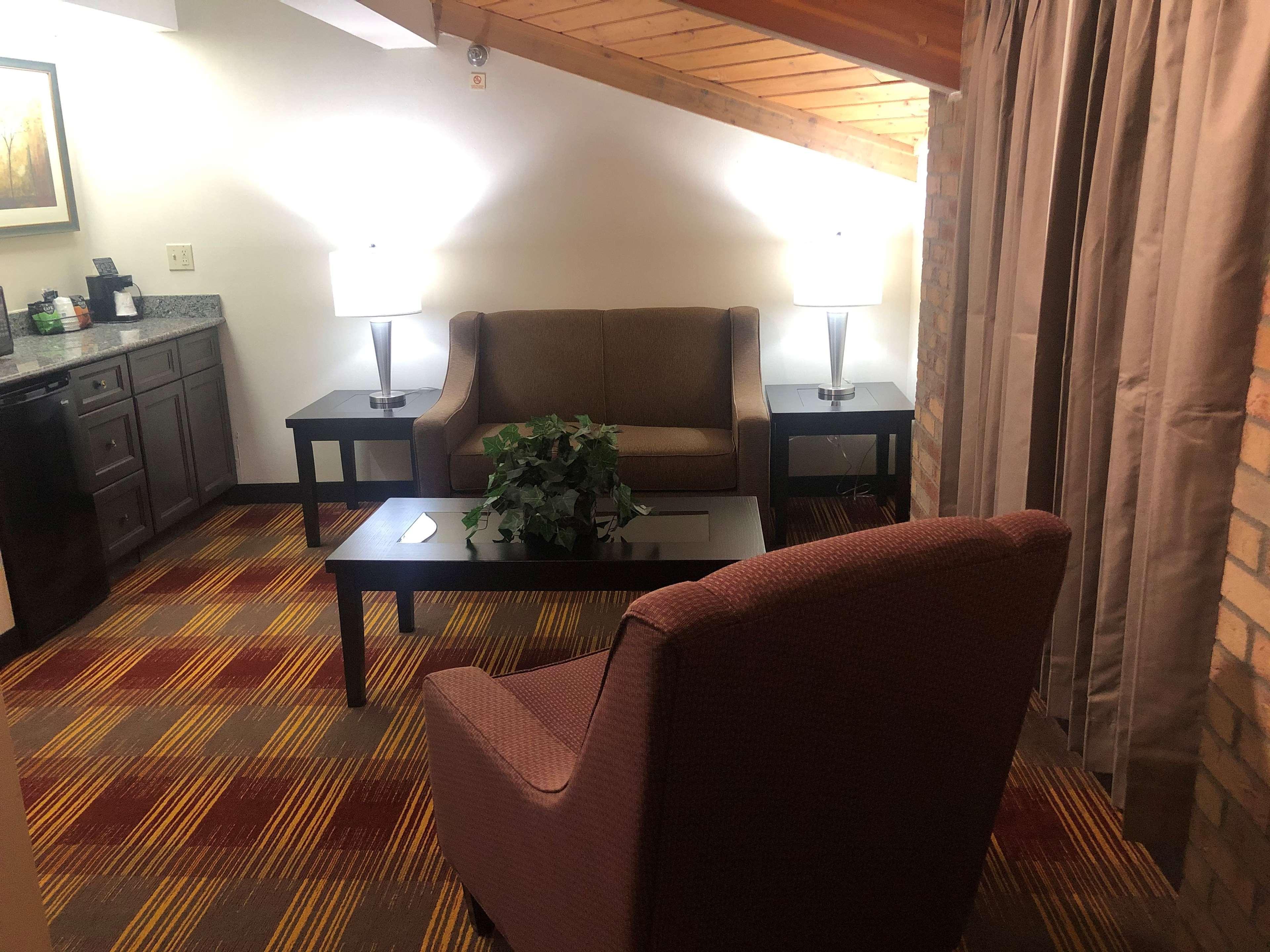 Best Western Lakewood Inn Гіброн Екстер'єр фото