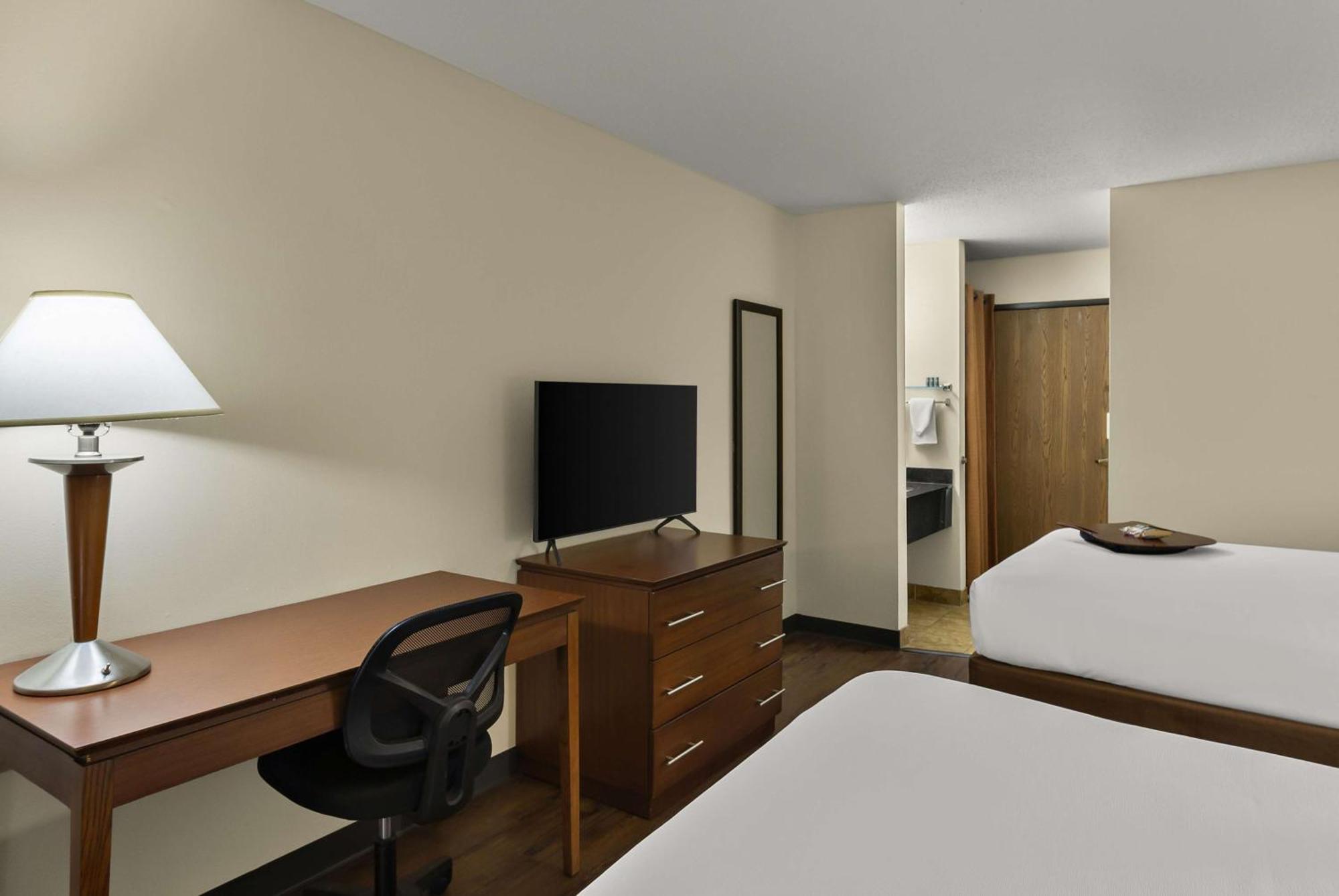 Best Western Lakewood Inn Гіброн Екстер'єр фото