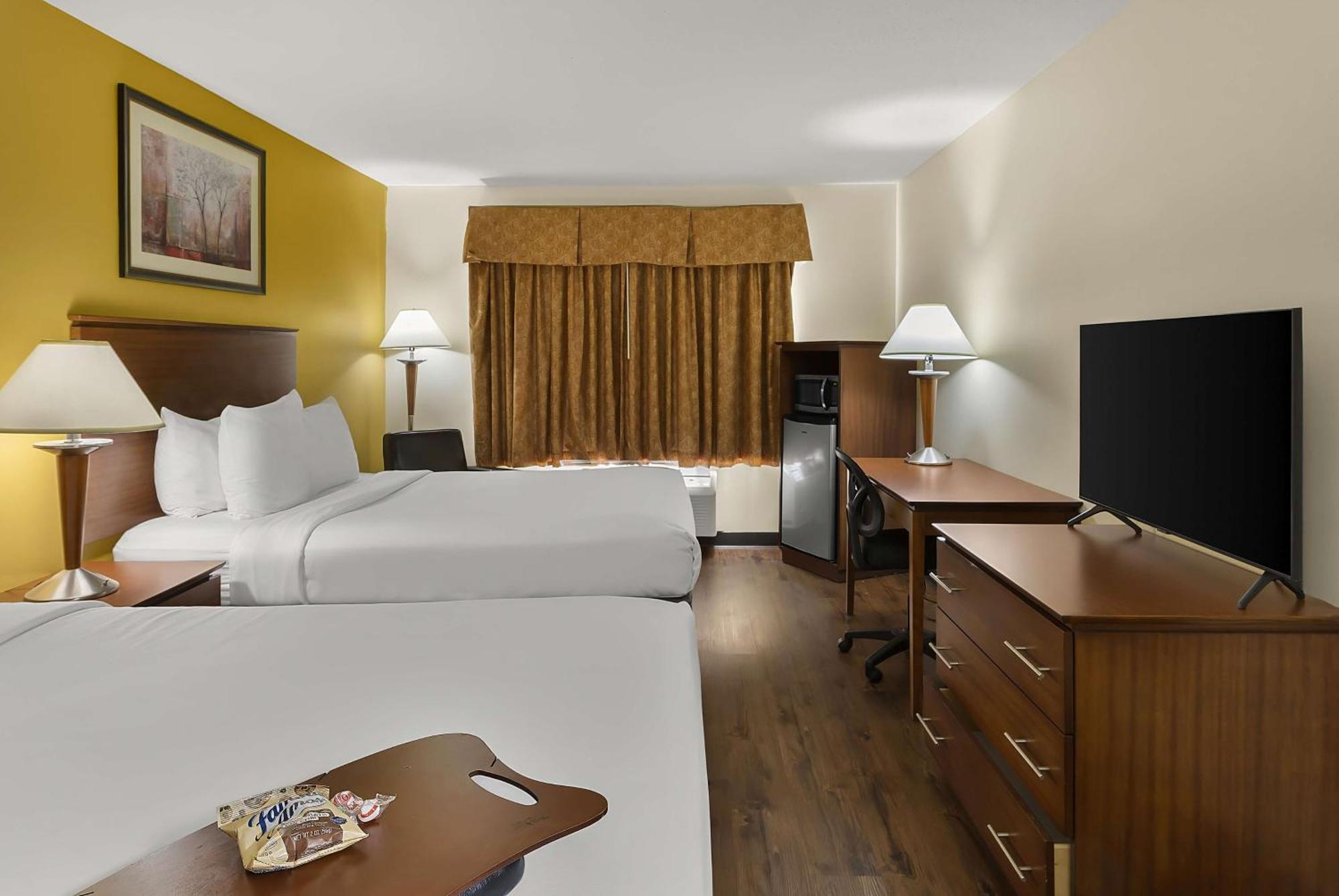 Best Western Lakewood Inn Гіброн Екстер'єр фото