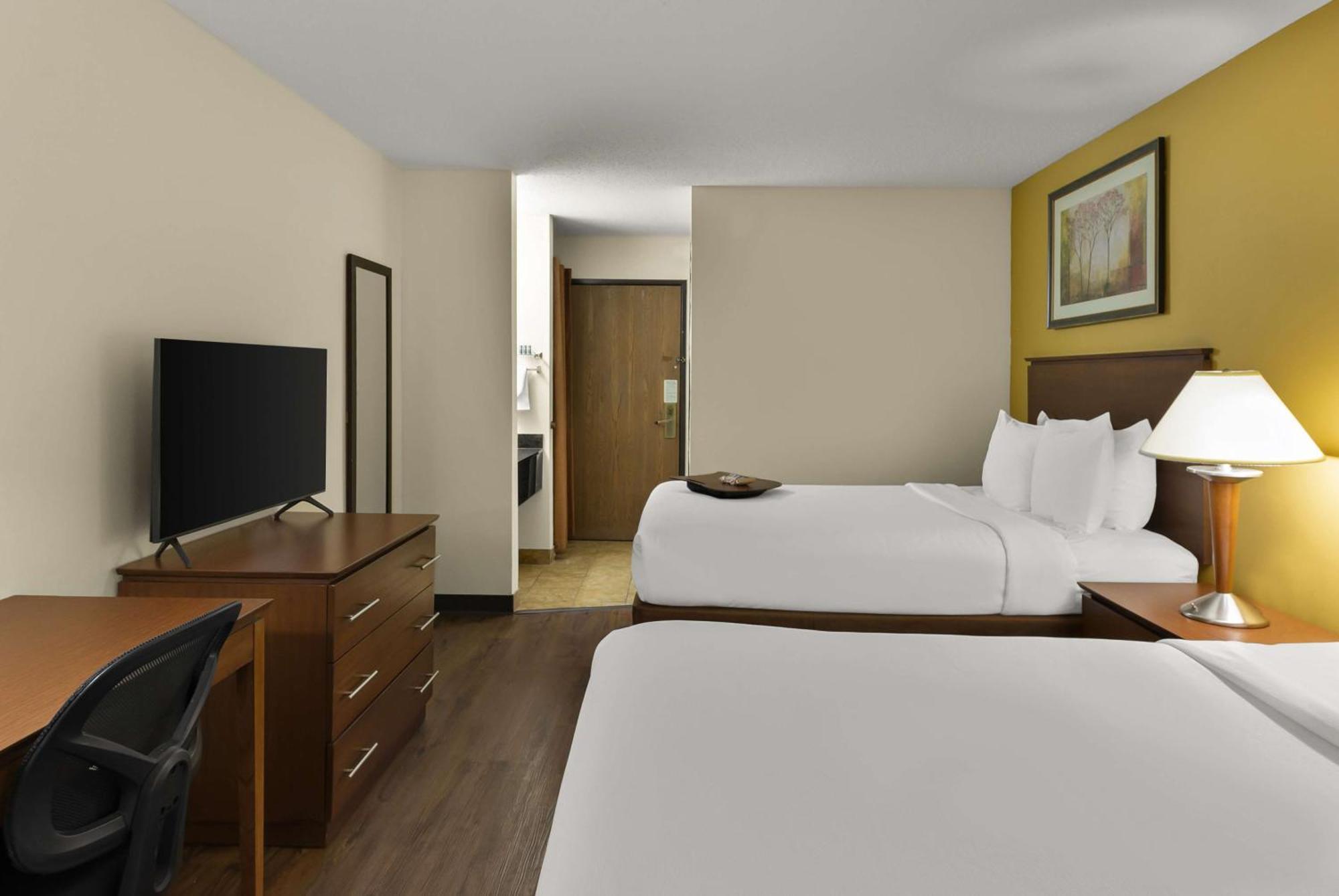 Best Western Lakewood Inn Гіброн Екстер'єр фото