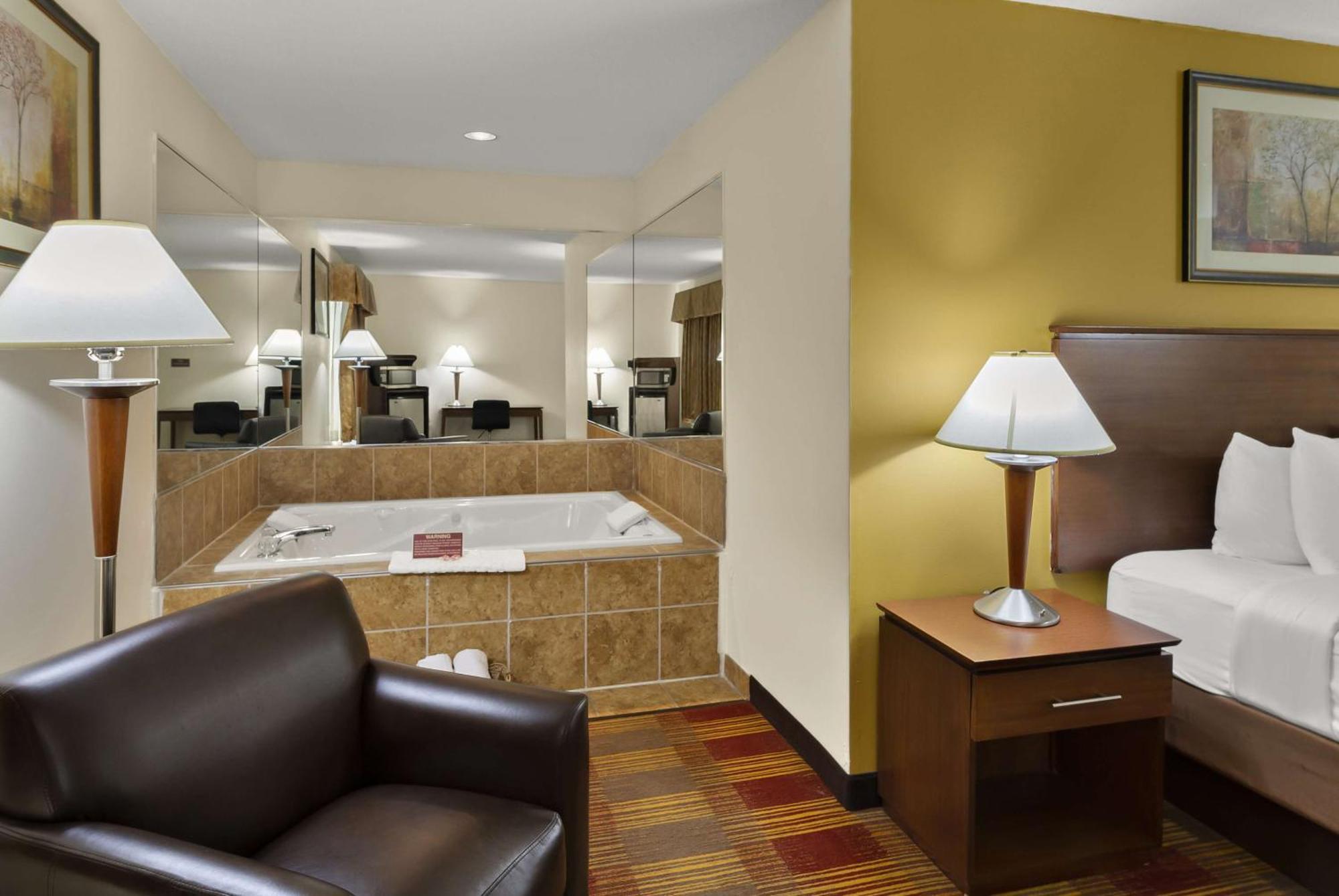 Best Western Lakewood Inn Гіброн Екстер'єр фото