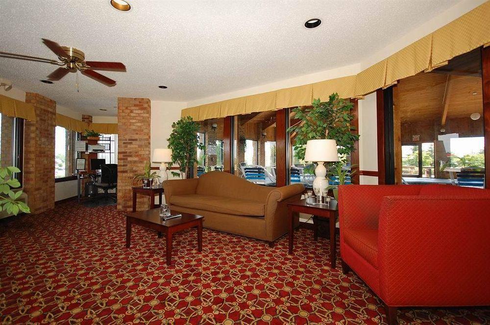 Best Western Lakewood Inn Гіброн Інтер'єр фото